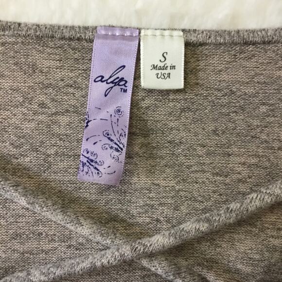 Alya Gray Long Sleeve Top - Picture 3 of 6